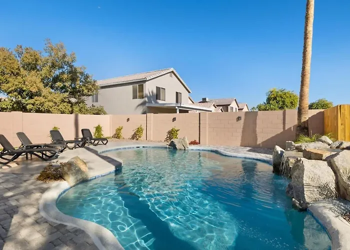 Holiday home Sun-drenched Terrace: Chic W Grille Firepit Pool *