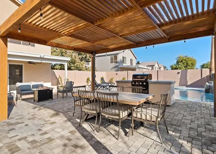 Holiday home Sun-drenched Terrace: Chic W Grille Firepit Pool *